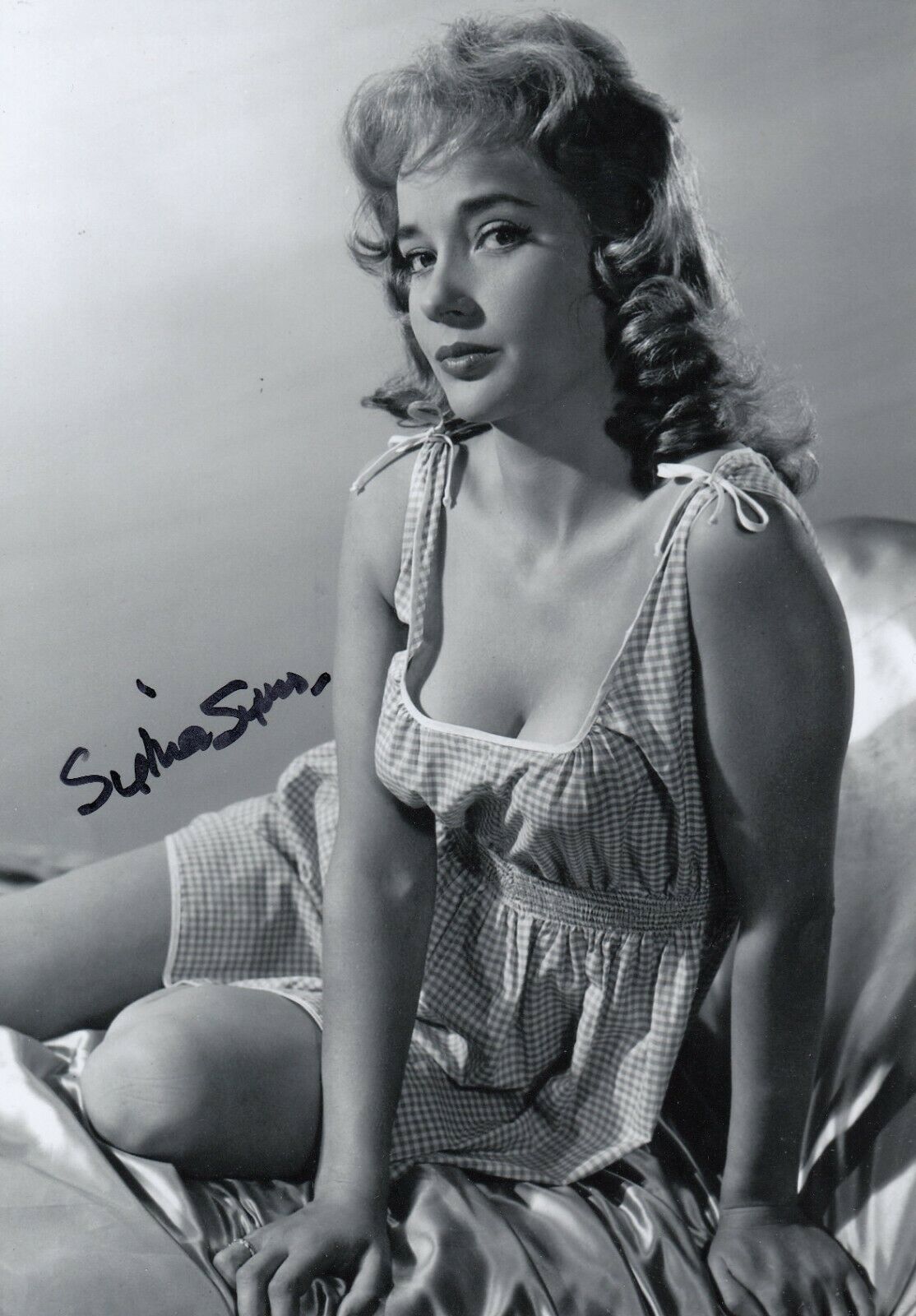 Sylvia Syms